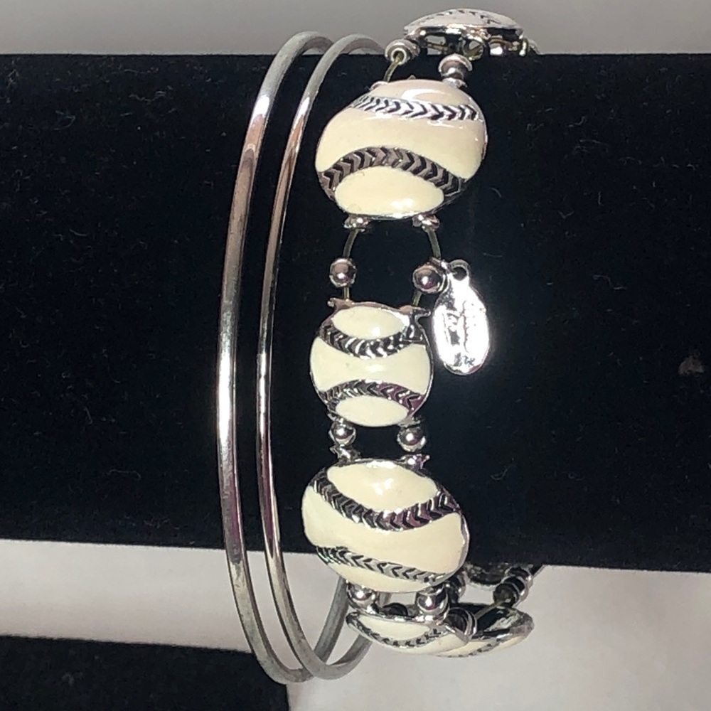Vintage NWOT White Enamel & Silver Baseball Charm Bracelet - Picture 5 of 5